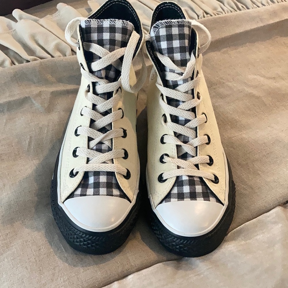Converse Women’s size 8 NEW shoes custom done